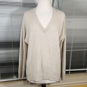 C by Bloomingdales $229 Medium 100% Cashmere Light Gray Beige V-Neck Sweater